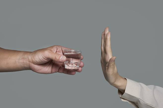 남성 통풍 환자에게는 맥주보다 소주가 오히려 위험할 수 있다. 사진=게티이미지뱅크