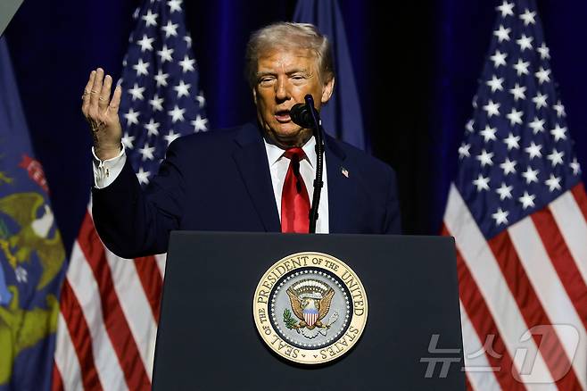 도널드 트럼프 미국 대통령이 13일(현지시간) 미국 미시간주 디트로이트시에서 열린 경제 분야 포럼 행사인 '디트로이트 이코노믹 클럽'에서 연설하고 있다. 2026.01.13. ⓒ 로이터=뉴스1 ⓒ News1 류정민 특파원