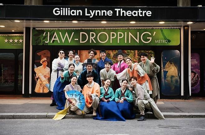 한국 창작 뮤지컬 ‘스웨그에이지 외쳐, 조선!’이 지난 8일(현지 시간) 런던 웨스트엔드 1회 공연으로 현지 언론의 극찬을 받았다. 사진 | PL 엔터테인먼트
