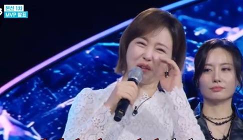 MBN ‘현역가왕3’ 4회에서는 본선 1차전 1대1 현장 지목전 ‘주홍글씨’가 마무리되며 차지연, 홍지윤, 이수연, 간미연, 추다혜, 강유진, 하이량 등 승리자들과 홍자, 김태연 등 구제 생존자들이 본선 2차전 진출을 확정지었고, 방송은 분당 최고 10.5%, 전국 9.5%의 자체 최고 시청률을 기록하며 4주 연속 동시간대 1위를 이어갔다; 간미연의 반전 무대, 하이량의 파워풀한 승부, 차지연과 장태희의 명승부, 추다혜의 압도적 점수, 이수연·홍지윤의 완성도 높은 무대가 강한 인상을 남긴 가운데 국민·연예인 판정단 구제로 장태희, 소유미, 강혜연, 장하온, 김태연, 홍자, 정미애가 생존했고 김의영 등 6명은 탈락했으며, 본선 1차전 MVP는 금잔디가 차지했고 5회는 20일 밤 9시 50분 방송된다.