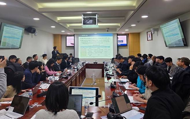 14일 오전 서울 여의도 국회의원회관에서 '테슬라 FSD 국내 상륙과 우리나라 모빌리티 산업의 미래'를 주제로 토론회가 진행되고 있다. ⓒ데일리안 정진주 기자
