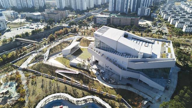 15일 개관하는 경기 화성시 화성예술의전당. 화성시문화관광재단 제공