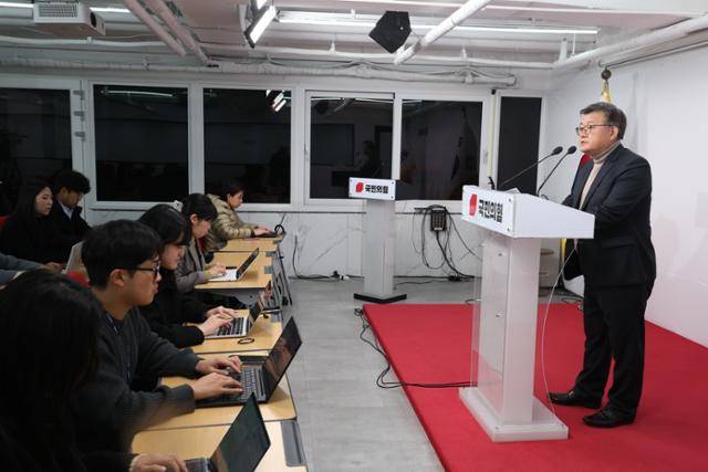 2025년 12월 이호선 국민의힘 당무감사위원장이 서울 여의도국힘 중앙당사에서 회의 결과를 발표하고 있다. 당무위는 김종혁 전 최고위원을 윤리위에 회부, 당원권 정지 2년 권고 결정을 내렸다. 뉴시스