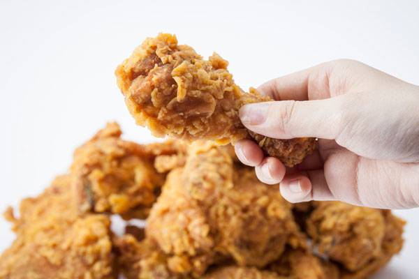 식품의약품안전처가 어린이·노인·장애인 등 먹거리 취약계층을 대상으로 급식 위생·영양 관리 지원을 확대하고, 어린이 소비가 크게 늘어난 치킨에 영양성분 표시를 도입한다./사진=클립아트코리아