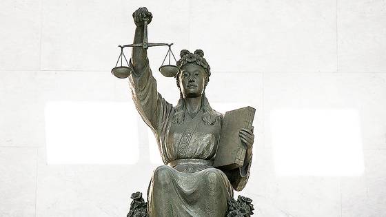 서울 서초구 대법원 정의의 여신상. 김성룡 기자