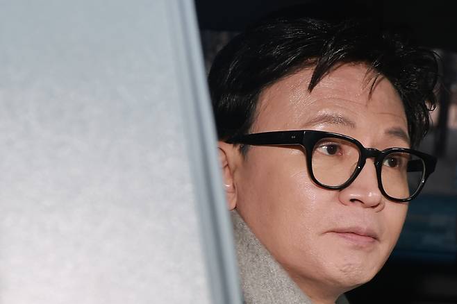 Han Dong-hoon, former leader of the People Power Party, gets into a vehicle on Wednesday after a press conference at the National Assembly in Seoul opposing the party ethics committee’s decision to expel him. (Yonhap)