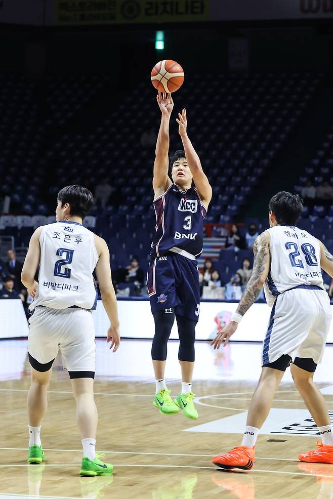 [서울=뉴시스] 프로농구 부산 KCC의 허웅. (사진=KBL 제공