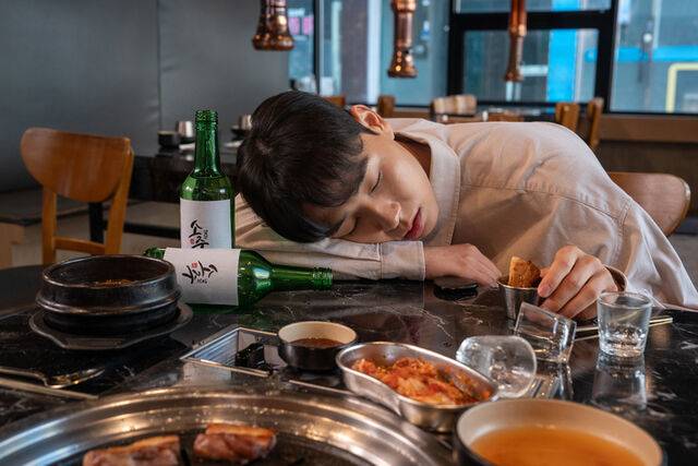국내 연구진에 따르면 한국 남성은 소주, 여성은 맥주가 요산 수치를 올린다는 결과가 나왔다. 사진은 기사의 특정 사실과 관련 없음. 게티이미지뱅크