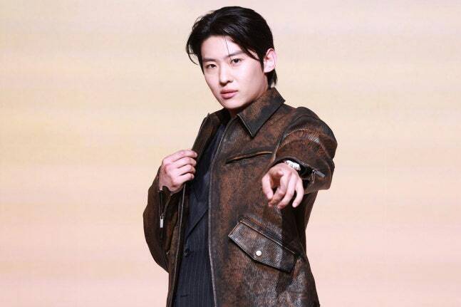 방송인 덱스가 14일 넷플릭스 연애 예능프로그램 ‘솔로지옥’ 시즌5 제작발표회에서 포즈를 취하고 있다. 연합뉴스