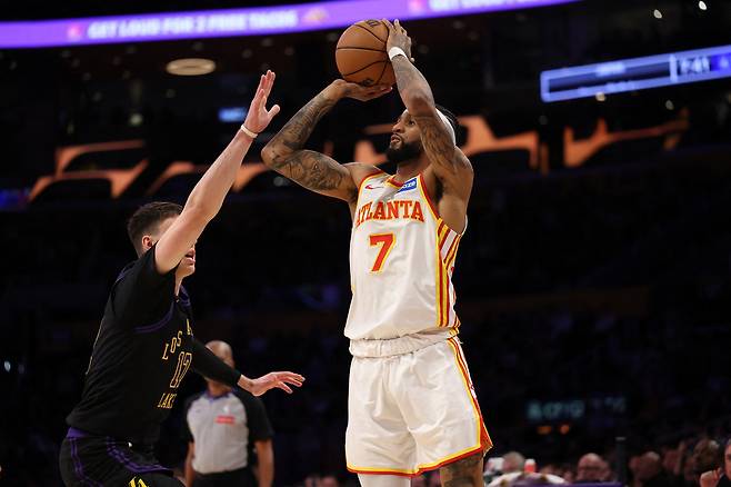 니케일 알렉산더-워커가 14일 미국 캘리포니아주 로스앤젤레스의 크립토닷컴 아레나에서 열린 LA 레이커스와 2025~2026 미국프로농구 정규리그 원정 경기에서 슛하고 있다.   로스앤젤레스 | Imagn Images연합뉴스