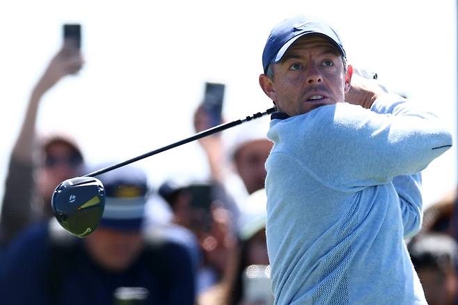 로리 매킬로이가 지난해 12월 7일 열린 호주 오픈 최종 라운드 도중 3번 홀에서 티샷을 하고 있다. 게티이미지코리아