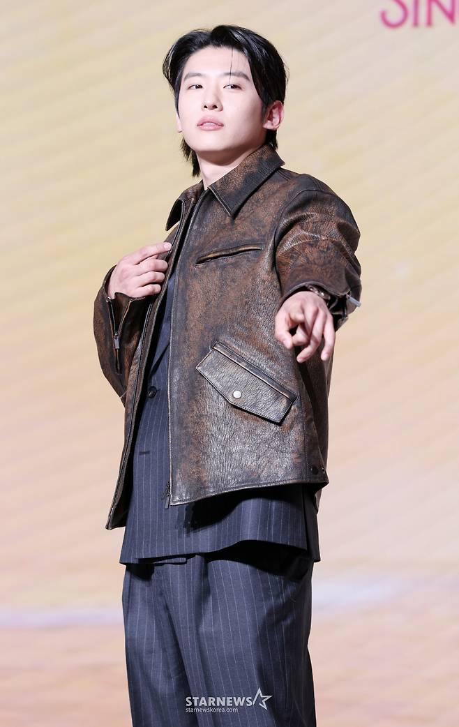 방송인 덱스가 14일 서울 마포구 호텔나루에서 진행된 넷플릭스 예능 '솔로지옥 시즌5' 제작발표회에 참석해 포즈를 취하고 있다. /2026.01.14 /사진=김휘선 hwijpg@