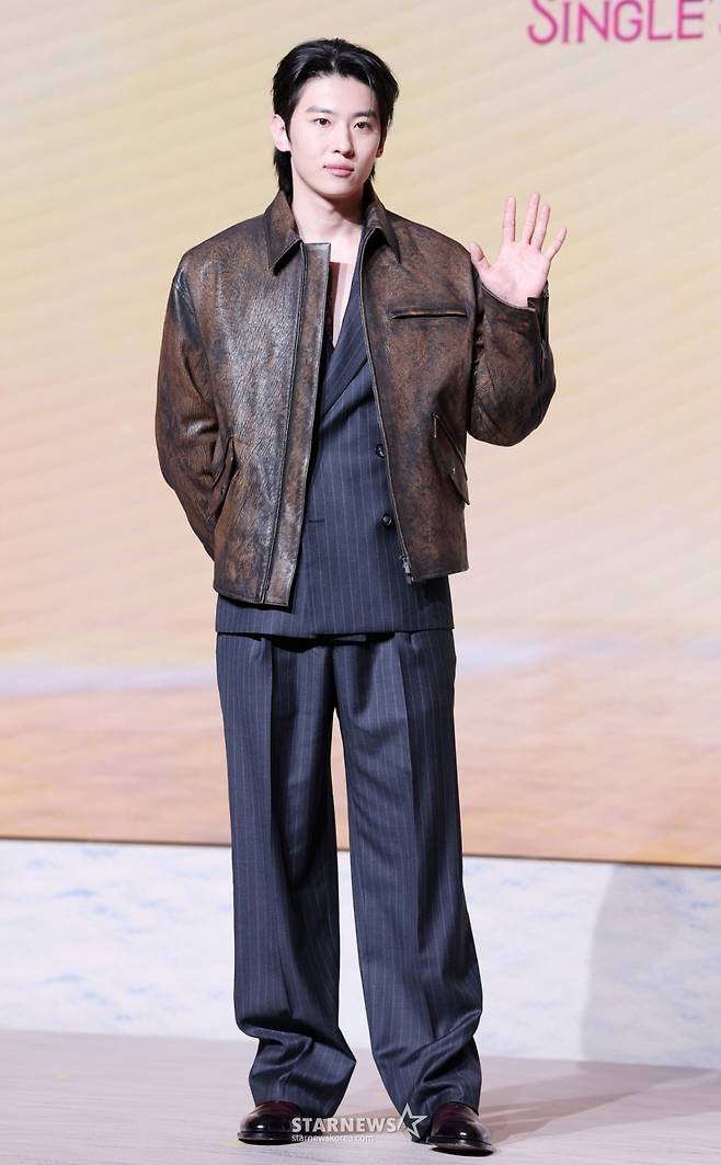 방송인 덱스가 14일 서울 마포구 호텔나루에서 진행된 넷플릭스 예능 '솔로지옥 시즌5' 제작발표회에 참석해 포즈를 취하고 있다. /2026.01.14 /사진=김휘선 hwijpg@