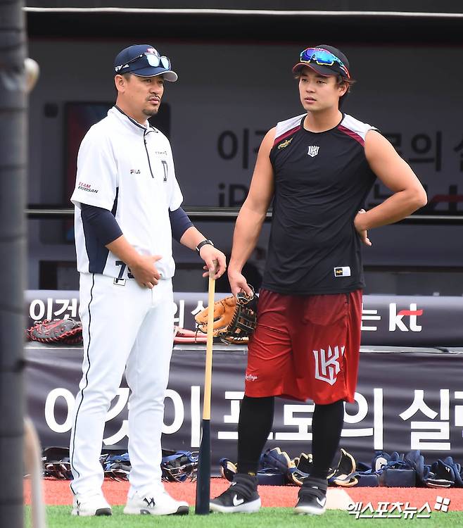 한화 이글스는 14일 구단 공식 사회관계망서비스(SNS) 계정을 통해 2006년부터 2012년까지 구단과 함께한 롯데자이언츠 김민재 코치가 53세를 일기로 세상을 떠났다고 발표했다. KBO리그 레전드였던 고인은 2024시즌을 앞두고 병원 검진에서 지병을 발견했고 2년 동안 치료에 전념했지만 지난해 말 갑작스럽게 병세가 악화돼 타계했다. 고인의 장례는 부산시민장례식장 402호실에서 치러지고, 발인은 오는 16일 오전 6시30분에 진행된다. 엑스포츠뉴스 DB