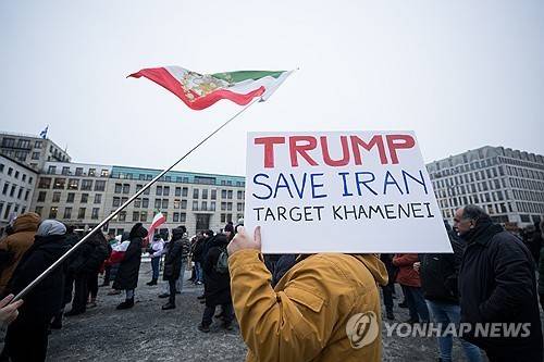 파리에서 벌어진 이란 반정부 시위 지지 행사 [DPA=연합뉴스]