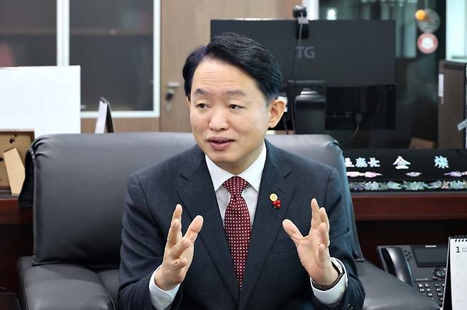 김찬진 인천 동구청장이 제물포구 성공적 출범을 이끌겠다는 포부를 밝히고 있다. 사진=동구청