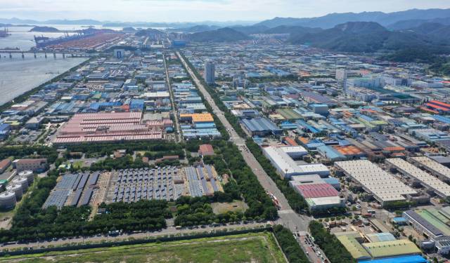 부산 지역 산업단지의 업종 고도화를 위한 연구가 진행 중이다. 강서구 녹산산업단지 전경. 정종회 기자 jjh@