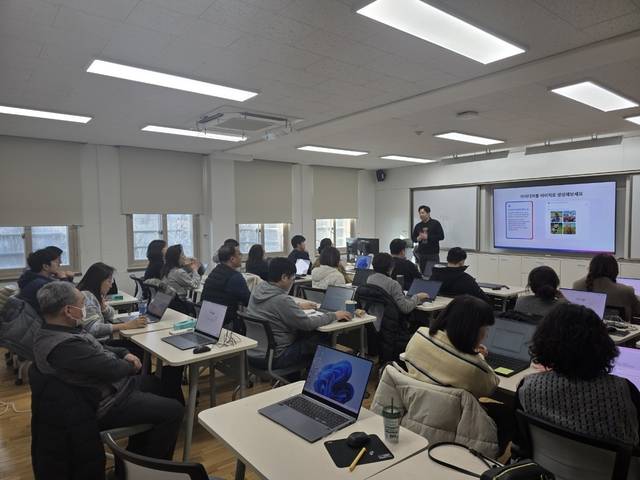 지난 14일 대구지역 초·중등 교원을 대상으로 생성형 AI 활용 직무연수가 이뤄지고 있다.