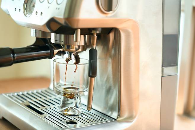 커피 속 특정 성분이 당뇨약 아카보즈가 겨냥하는 것과 동일한 소화 효소를 억제하는 것으로 확인됐다는 연구 결과가 나왔다. 사진=게티이미지뱅크