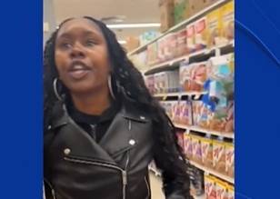 처음본 성소수자 남성에게 성적 비하 발언을 퍼부은 뒤 이유 없이 폭력을 휘두른 흑인여성. 출처=NBC