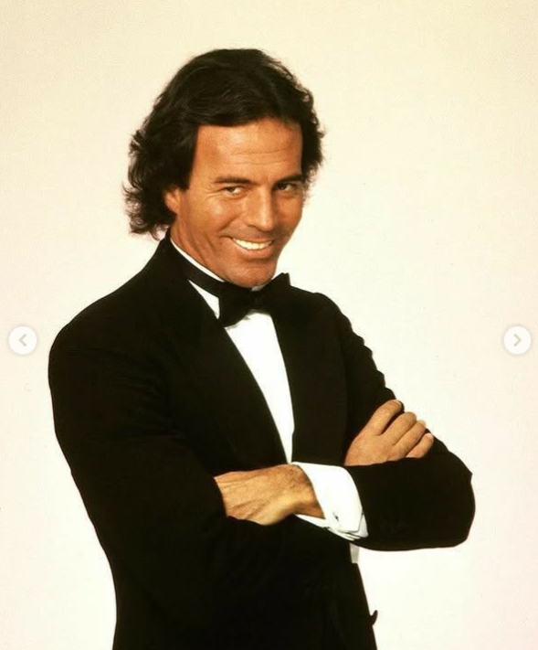 '전세계 최다 앨범 판' 스페인 가수, 전직 직원들 상대 성범죄 의혹 충격