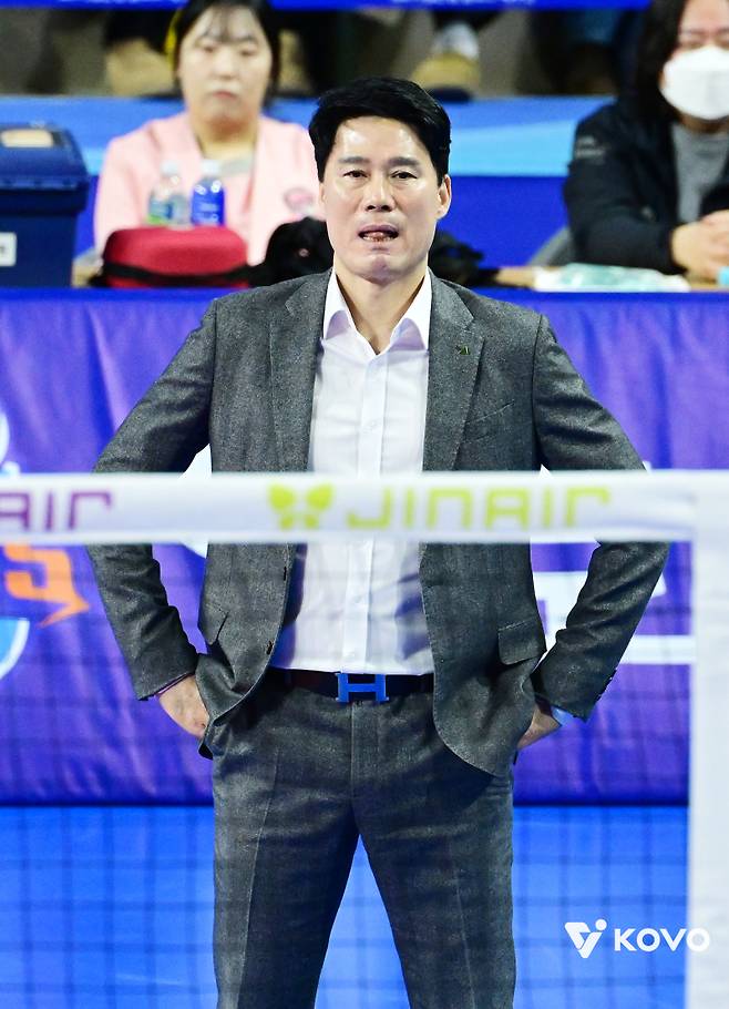 강성형 감독의 강력한 항의 이유 있었네, KOVO 비디오 판독 '오독' 인정·사과