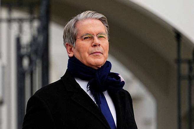 스콧 베선트 미국 재무장관은 14일(현지시간) 엑스에 올린 글에서 한국 통화가치가 펀더멘털과 맞지 않는다고 밝혔다. /로이터연합뉴스