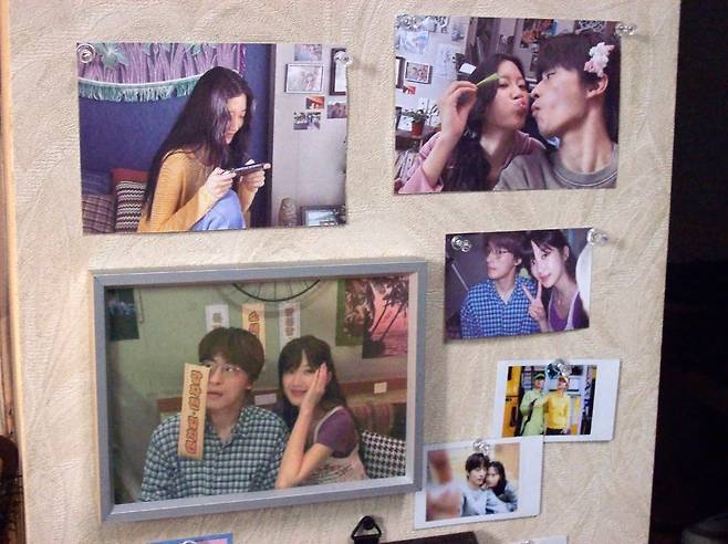 디지털 카메라로 찍은 <만약에 우리> 속 은호(구교환)와 정원(문가영)의 연애시절 사진들. 쇼박스 제공