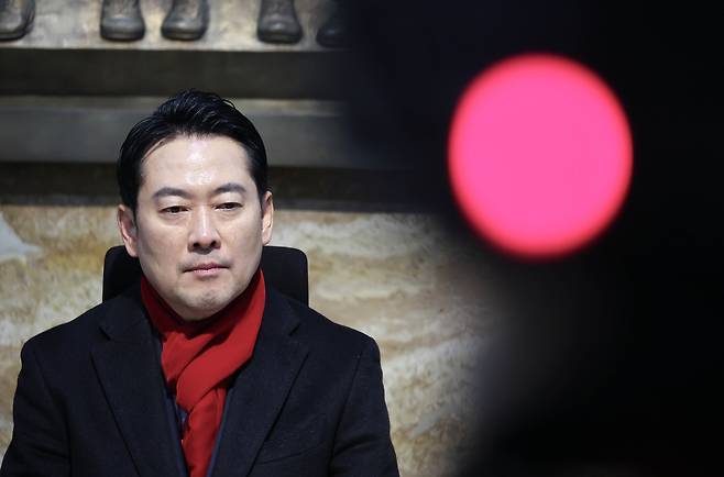 People Power Party leader Jang Dong-hyeok is seen during a hunger strike at the National Assembly's main rotunda in Yeouido, western Seoul on Jan. 15. [LIM HYUN-DONG]