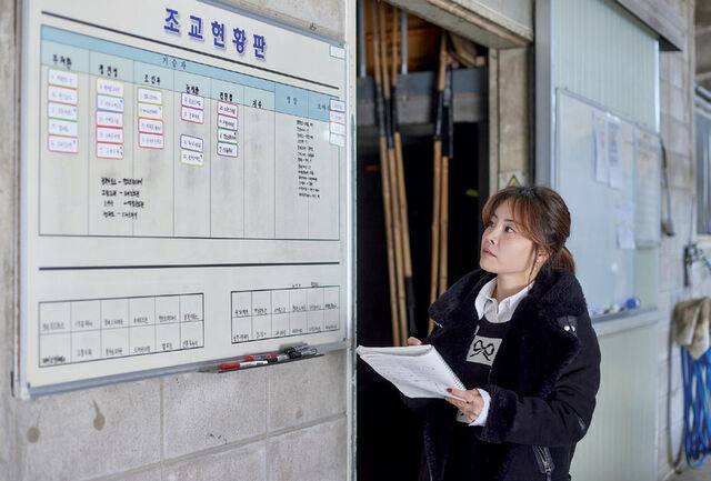 김혜선 조교사는 경주마의 건강 상태와 출전 날짜를 고려해 조교 계획을 세운다.