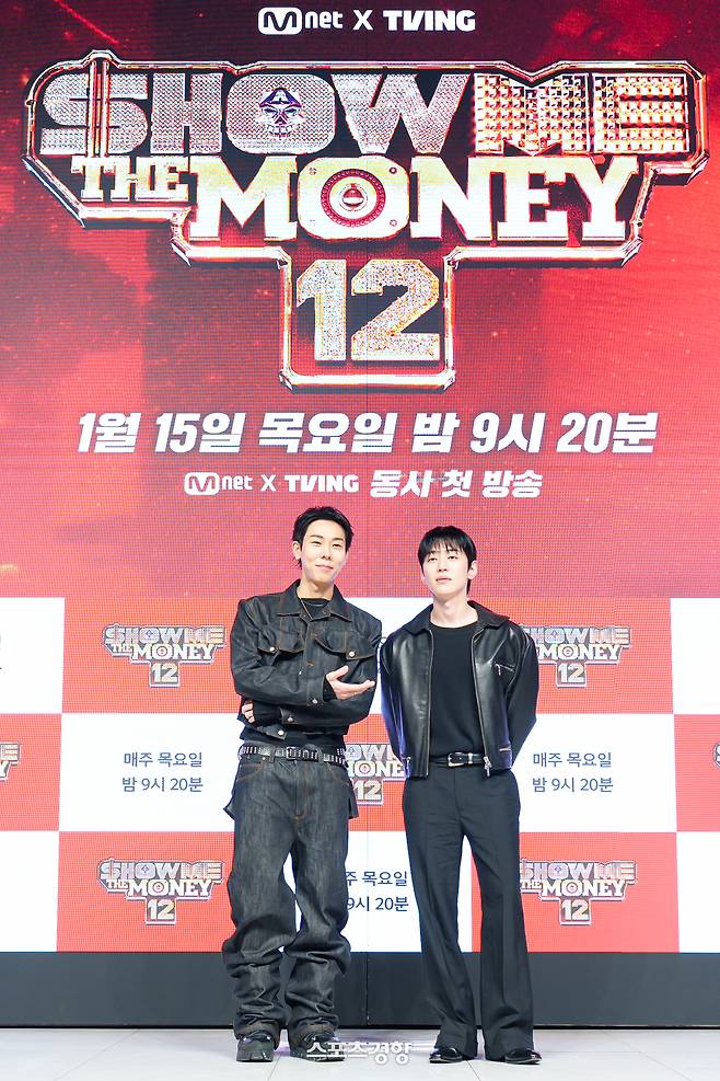 (왼쪽부터) 로꼬, 그레이가 15일 서울 강남구 엘리에나 호텔에서 진행 엠넷 ‘쇼미더머니12’ 제작발표회에서 포즈를 취하고 있다. 엠넷 제공