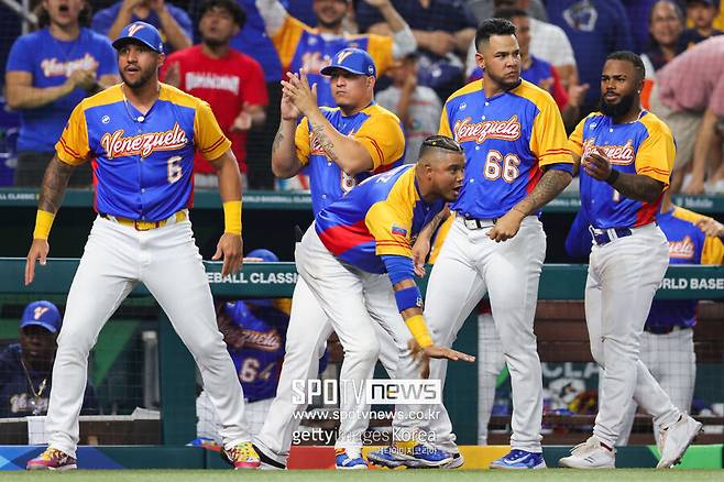 ▲ 2023년 대회에 참가한 베네수엘라 WBC 대표팀. 베네수엘라는 도미니카공화국에 이어 '미국 외 메이저리거'가 많은 나라다.