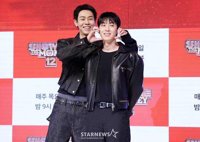 가수 로꼬, 그레이가 15일 서울 강남구 엘리에나호텔에서 진행된 Mnet 예능 '쇼미더머니 12' 제작발표회에 참석해 포즈를 취하고 있다. /2026.01.15 /사진=김휘선 hwijpg@