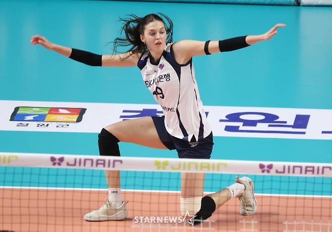 [B하인드★] 우크라이나 국대 출신 IBK 빅토리아 23점 맹폭! 5연승 질주