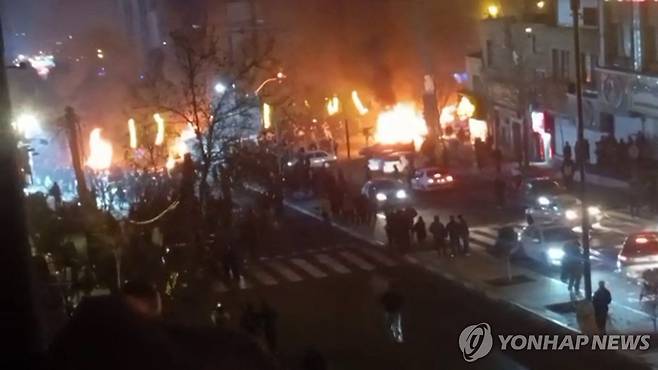 지난 9일 이란 테헤란 시위 현장 [AFP 연합뉴스 자료사진. 재판매 및 DB 금지]