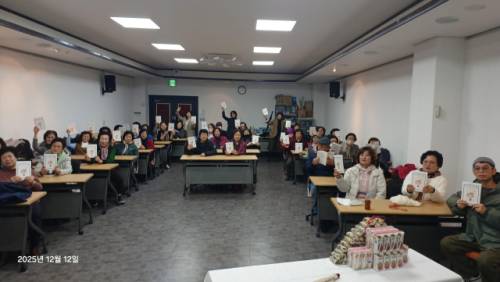 동해시평생학습관에서 운영중인 8개 한글교실 학습자 70여명의 창의적 체험활동 성과를 담은 작품전시회 ‘나는 잘 못 그려요’가 오는 19일부터 5월 31일까지 동해시 발한동 연필뮤지엄에서 열린다.