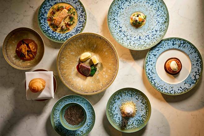 반얀트리 서울의 '페스타 바이 충후' 디너 코스 연출 이미지. [제공=반얀트리 서울]