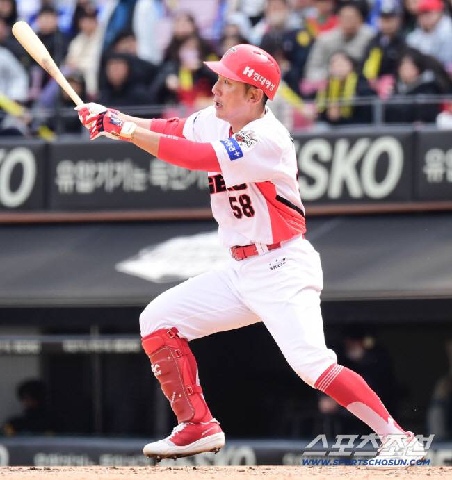 16일 광주 KIA챔피언스필드에서 열린 KBO리그 시범경기 KIA와 삼성의 경기. 타격하고 있는 KIA 서건창. 광주=송정헌 기자songs@sportschosun.com/2025.03.16/