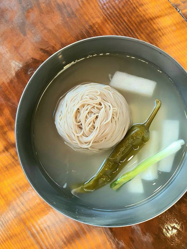 최강록 셰프가 높은 완성도로 평가한 용인의 고기리 막국수. 사진 네이버지도 고기리막국수 업체 등록 사진