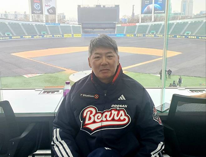 15일 창단 기념식 후 잠실구장 기자실에서 취재진과 인터뷰한 김원형 감독. 잠실= 김식 기자