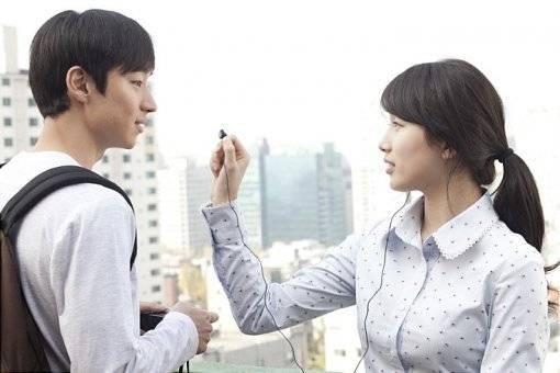"Architecture 101" starring Le Je-hoon (left) and  Bae Suzy (Lotte Entertainment)