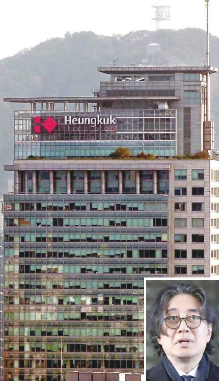 서울 종로구 새문안로에 위치한 흥국생명 빌딩. 사진은 지난 2023년 8월 광복절 특별사면 후 꾸준히 경영 복귀설이 제기되는 이호진 전 태광그룹 회장. (매경DB, 연합뉴스)