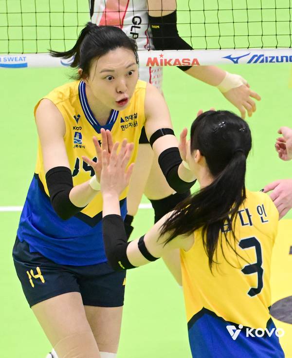 3연패 팀의 대결, 현대건설이 웃었다...정관장 3-0 제압 [MK현장]