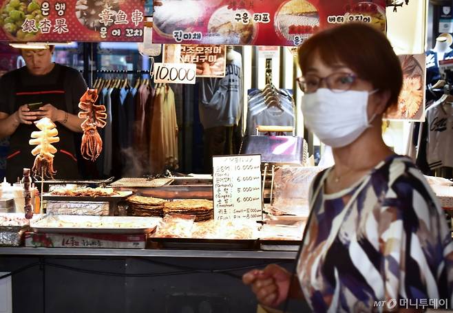 노점상 야시장 등 명동 밤거리 스케치 /사진=임한별(머니S)