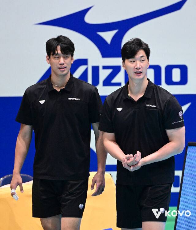 우리카드 박철우 감독대행과 이강원 코치./KOVO