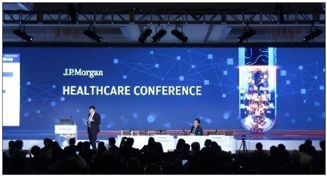 존 림 삼성바이오로직스 대표가 13일(현지시간) 미국 샌프란시스코에서 열린 JP모건 헬스케어 콘퍼런스에서 발표하고 있다.   [삼성바이오직스 제공]