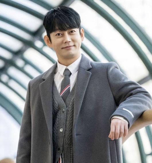 테이, 휠체어 타고 귀국 충격..전신 화상입어 ('조현아의 밤')