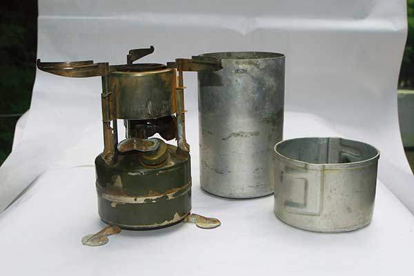 77에베레스트 원정대가 사용한 취사도구.