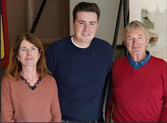 델핀 르부르정,&nbsp; 윌리엄, 스티븐 화이트헤드(왼쪽부터). 홈페이지