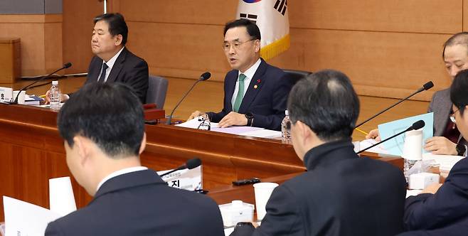 차정인 국가교육위원회 위원장이 15일 오후 서울 종로구 정부서울청사에서 국가교육위원회 64차 회의에서 발언하고 있다. 뉴시스